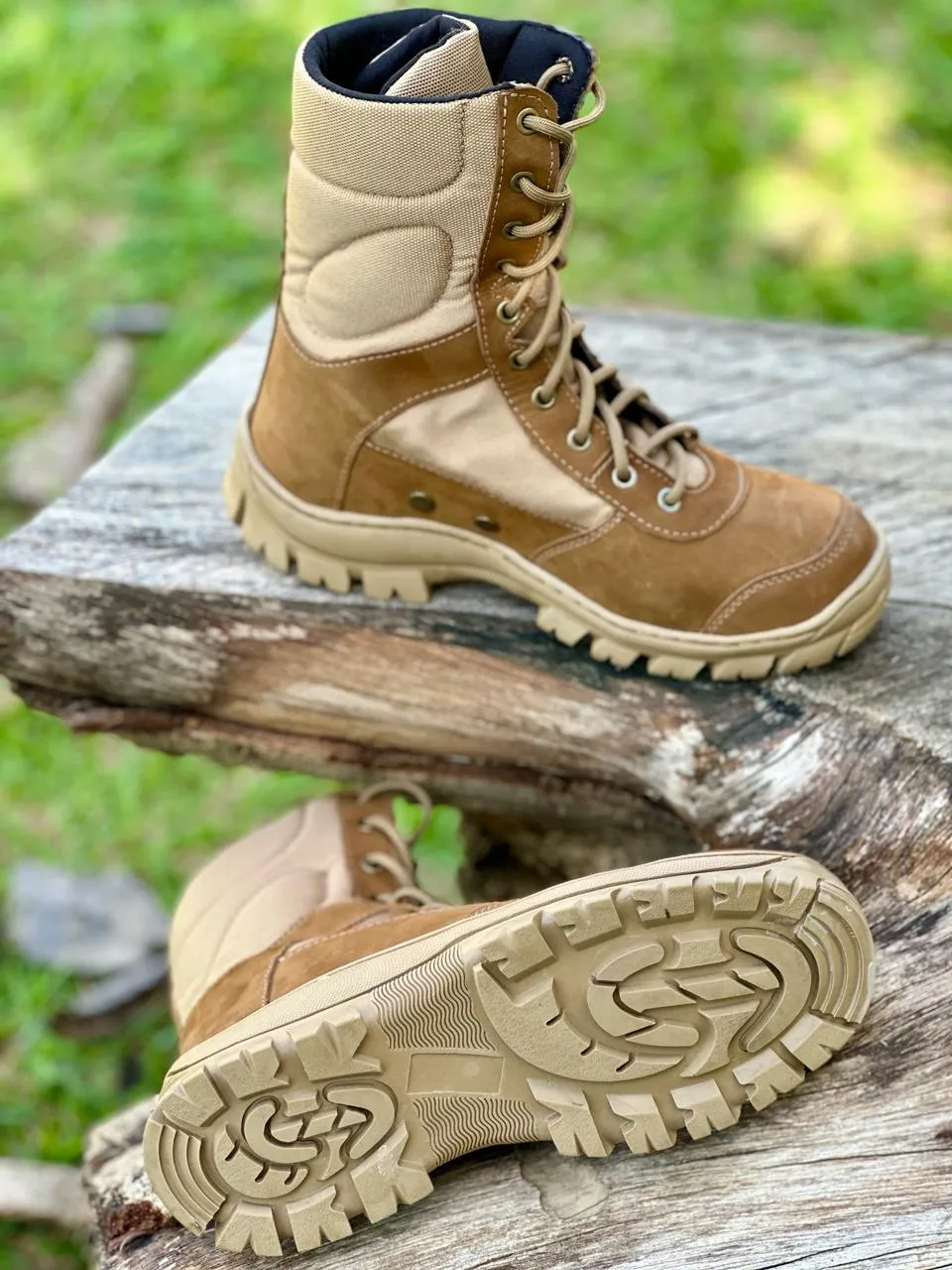 Bota masculina de couro militar